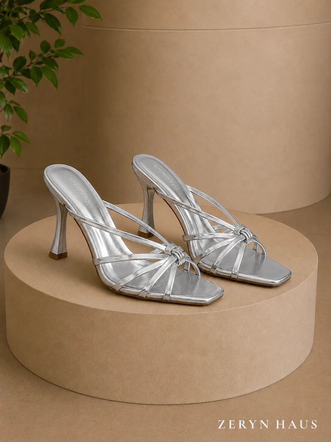 Mia - Sandalias tipo mule para mujer, tacón cómodo, color plata