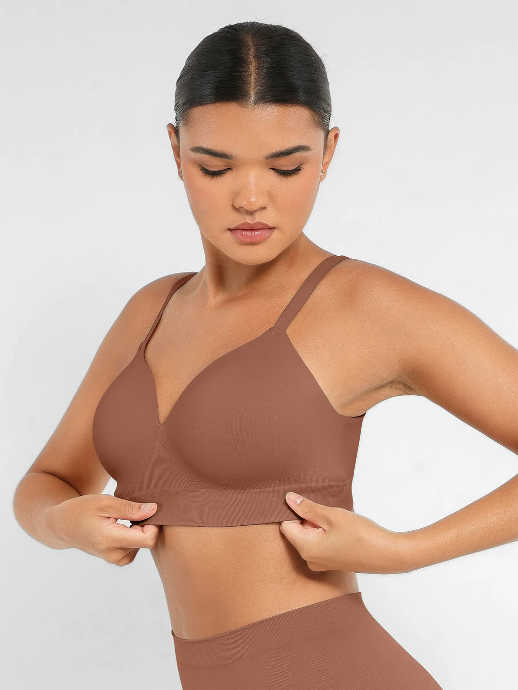 Sujetador push-up inalámbrico sin costuras, cómodo y de cobertura total.