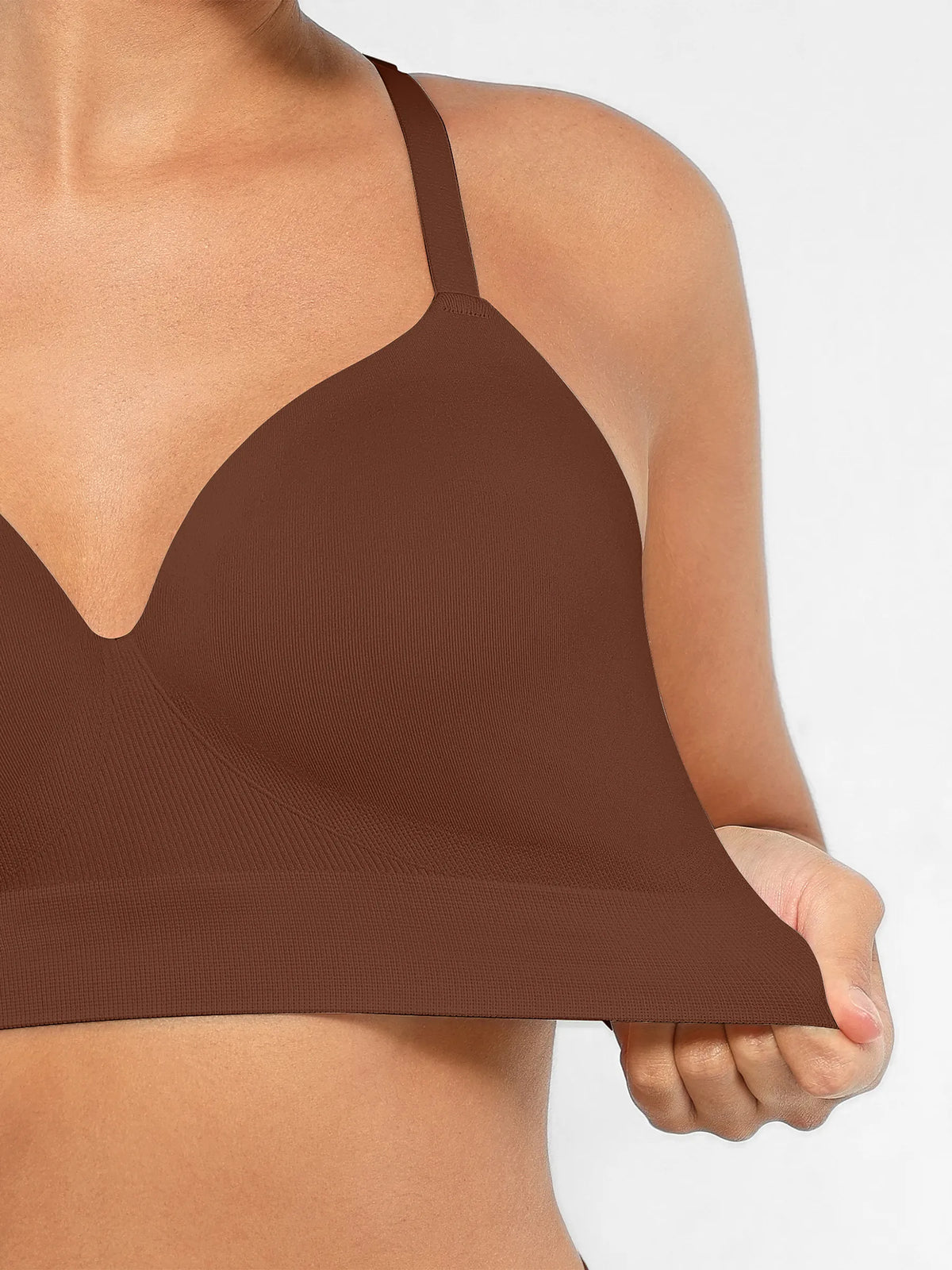 Sujetador push-up inalámbrico sin costuras, cómodo y de cobertura total.
