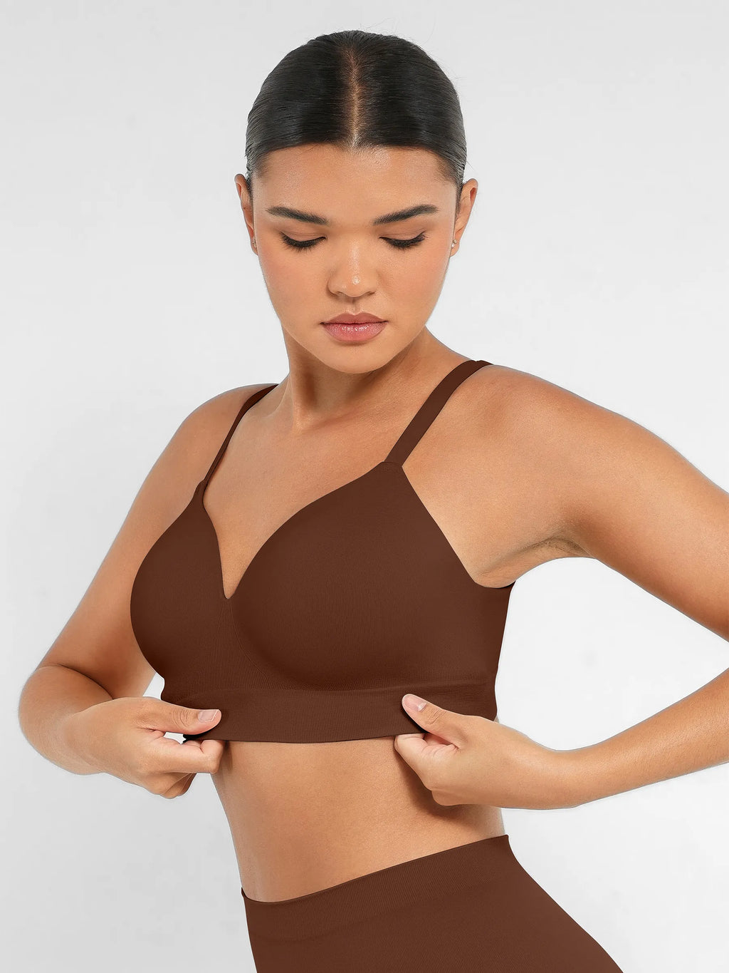 Sujetador push-up inalámbrico sin costuras, cómodo y de cobertura total.