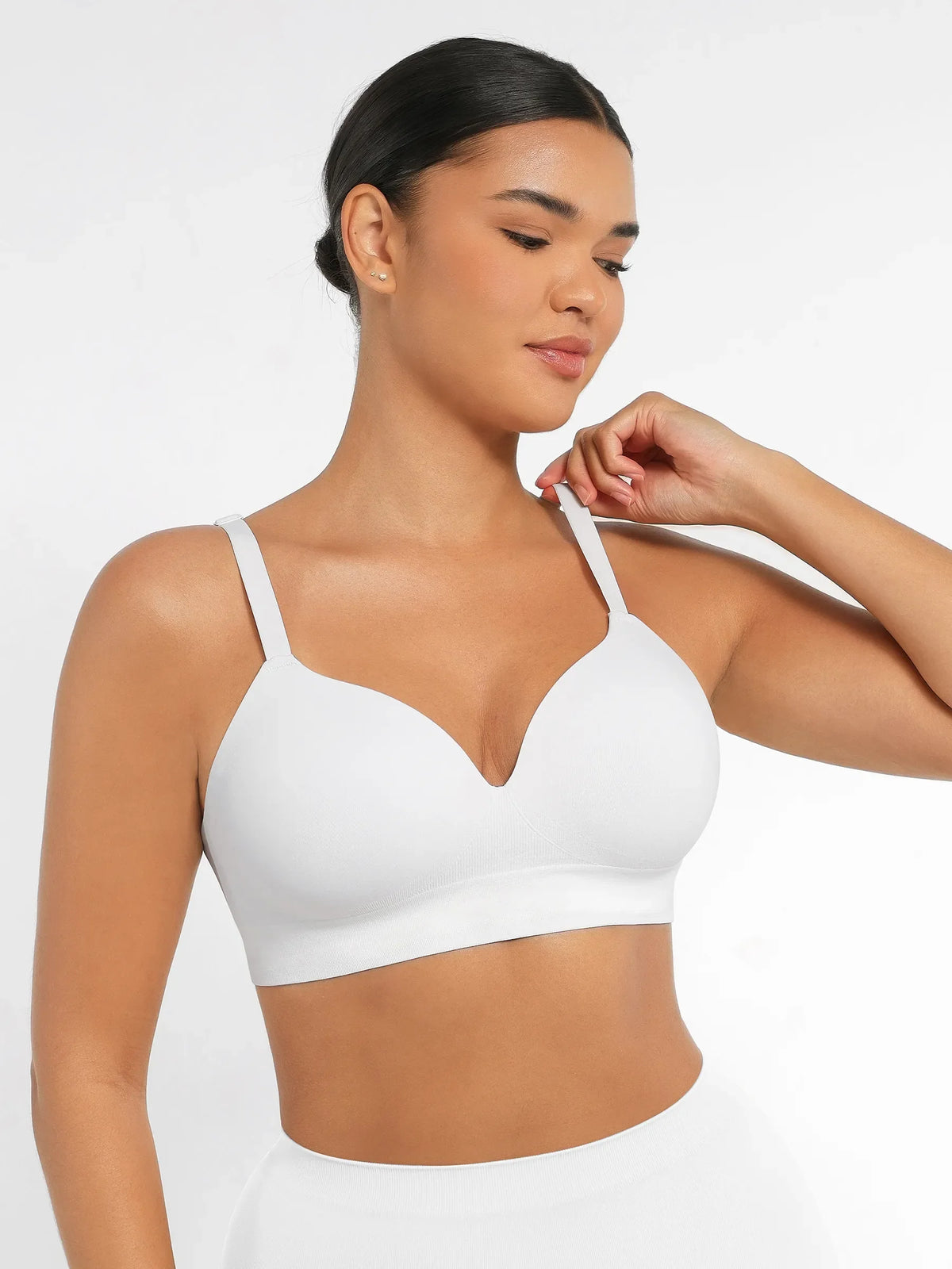 Sujetador push-up inalámbrico sin costuras, cómodo y de cobertura total.