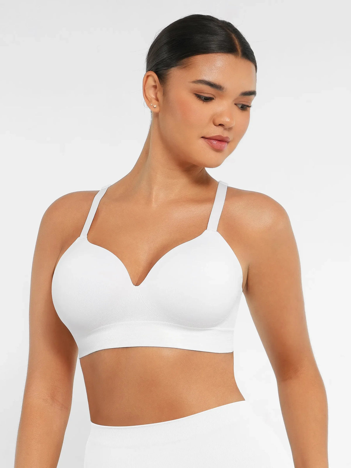 Sujetador push-up inalámbrico sin costuras, cómodo y de cobertura total.