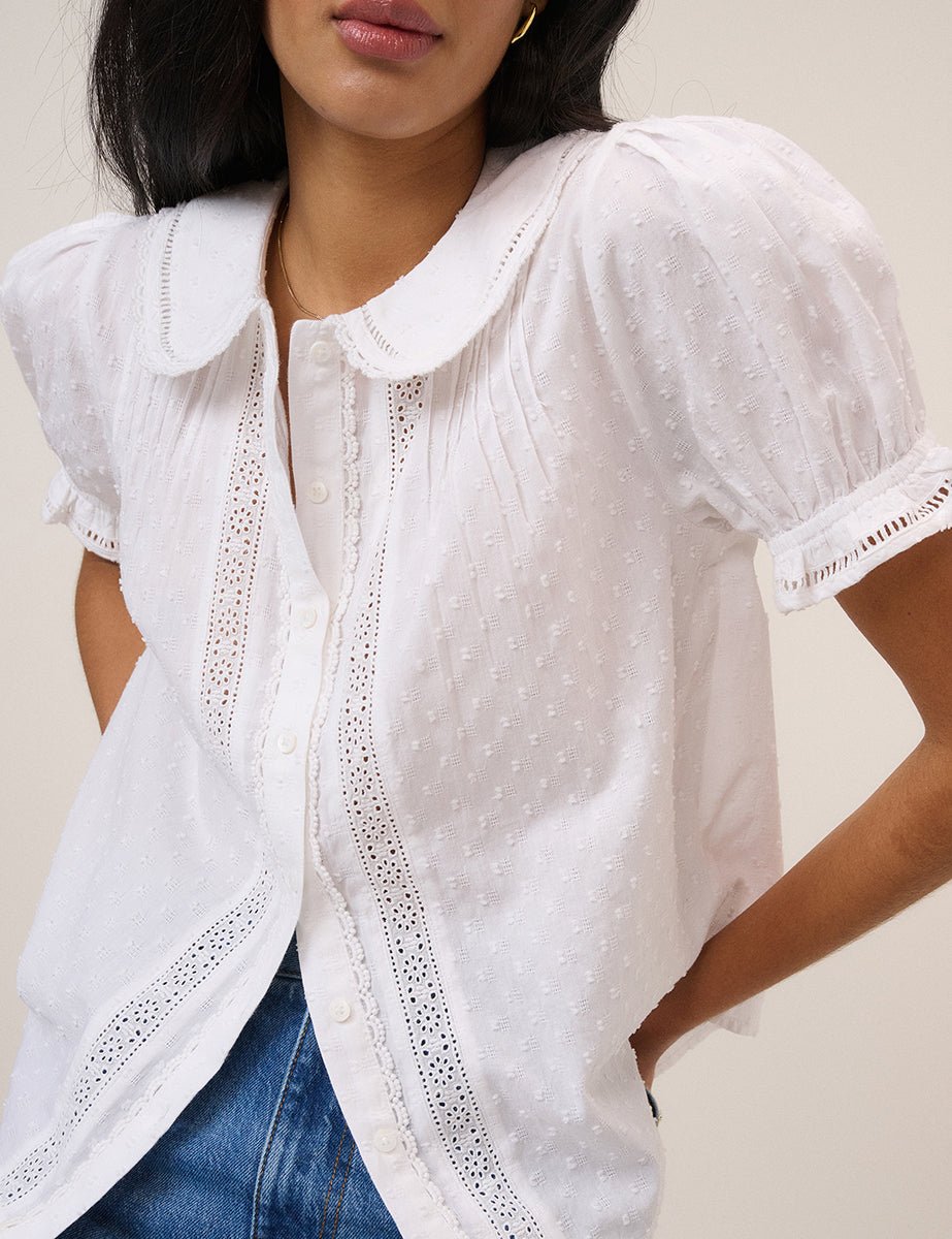 Blusa blanca con cuello Peter Pan y bordado inglés - Zeryn Haus