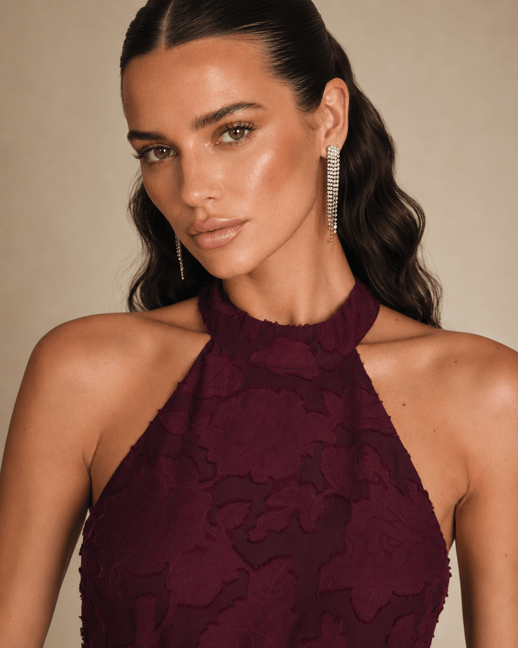Vestido largo jacquard de cuello alto color rojo vino - Zeryn Haus