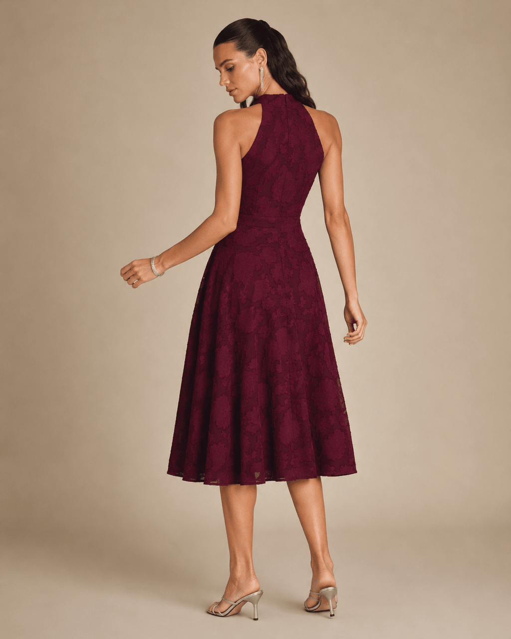 Vestido largo jacquard de cuello alto color rojo vino - Zeryn Haus