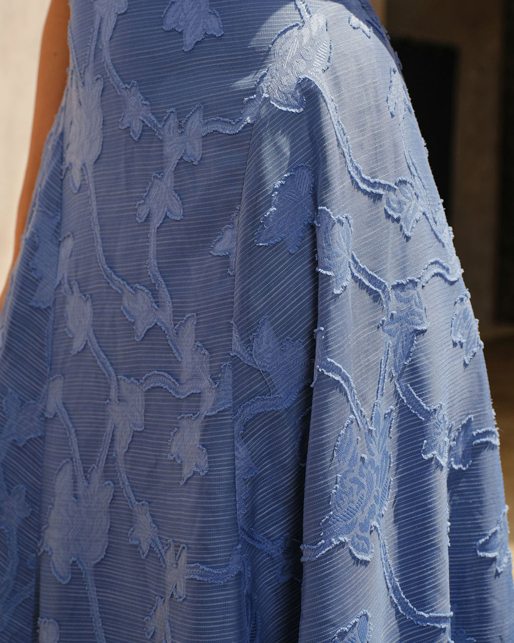 Vestido largo lencero fruncido de jacquard azul - Zeryn Haus
