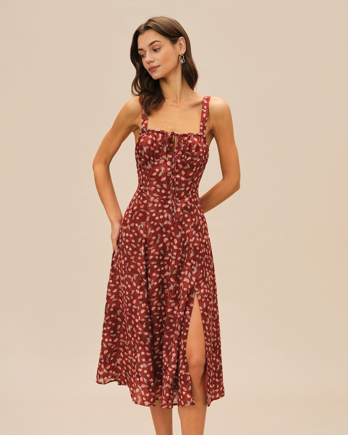 Vestido midi lencero floral color rojo vino - Zeryn Haus