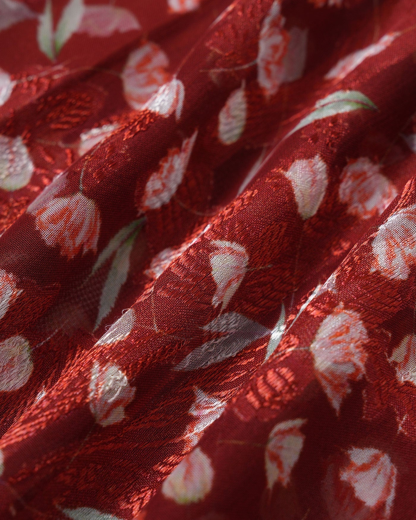 Vestido midi lencero floral color rojo vino - Zeryn Haus