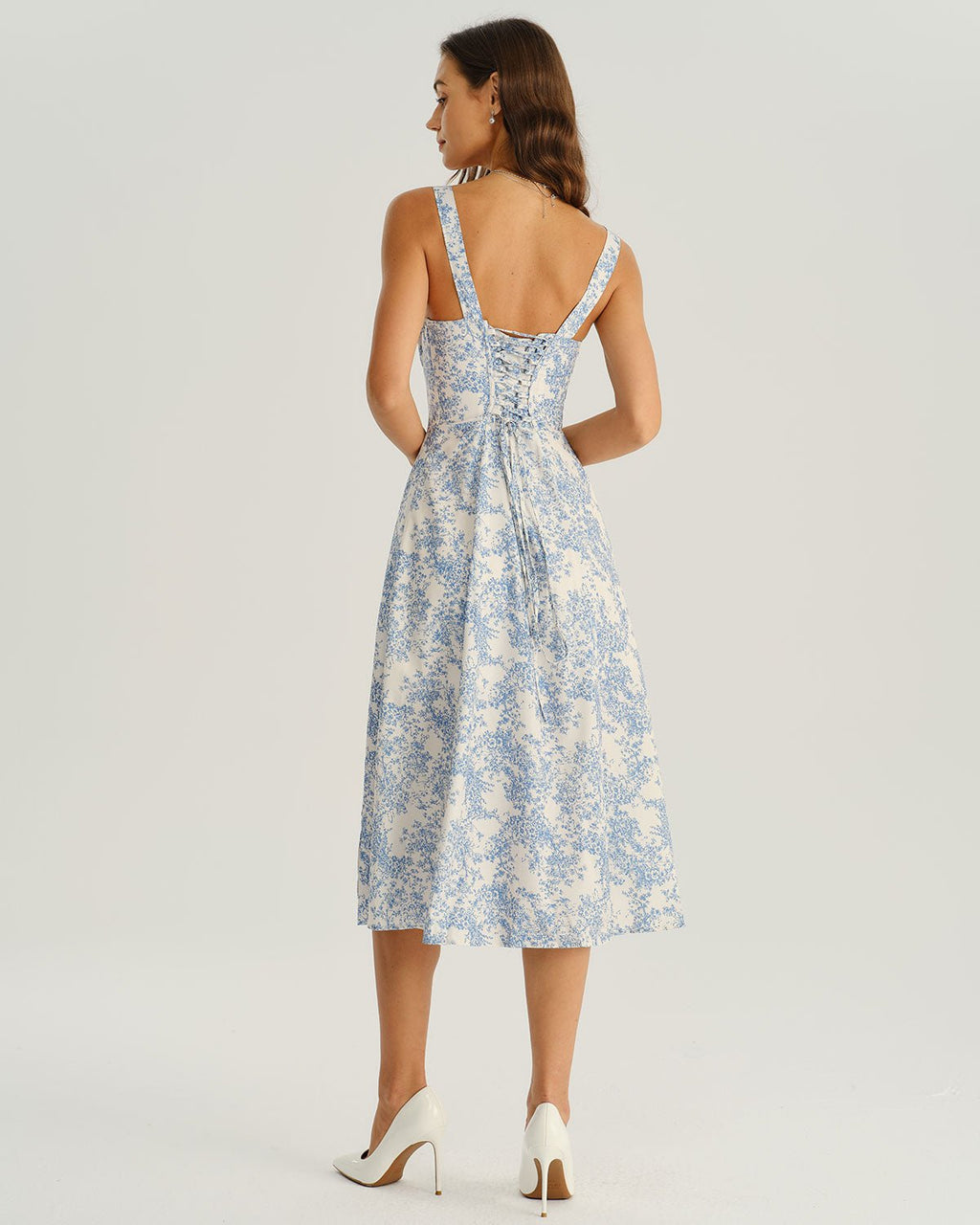 Vestido midi lencero fruncido con estampado floral azul - Zeryn Haus