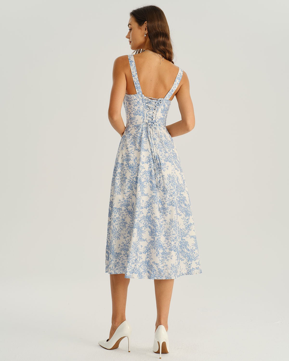 Vestido midi lencero fruncido con estampado floral azul - Zeryn Haus