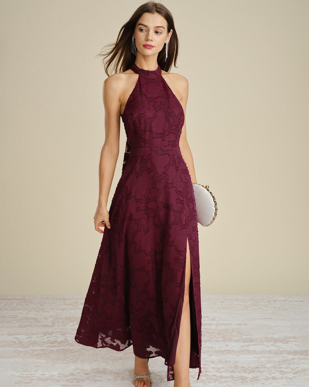 Vestido largo jacquard de cuello alto color rojo vino